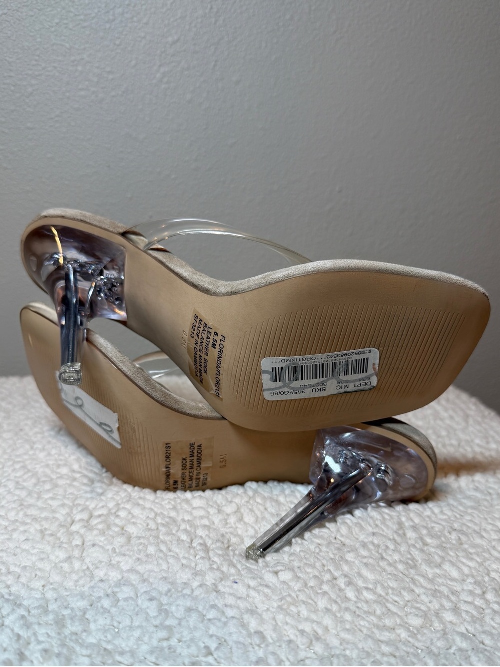 Steve Madden Clear Stiletto Thong Sandals. - Picture 11 of 11